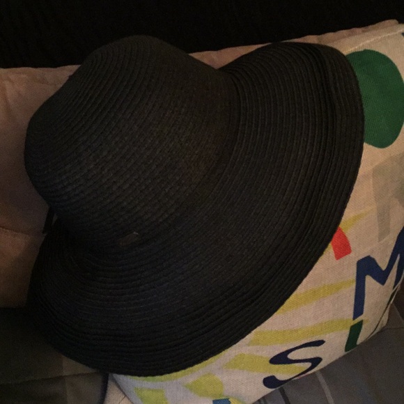 Classy crushable and packable black sunhat - Picture 1 of 4